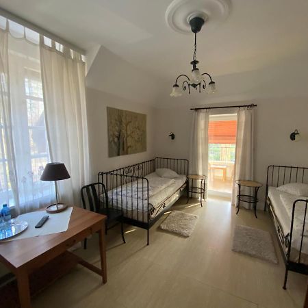 Krzysin Hotel Podkowa Lesna Bagian luar foto