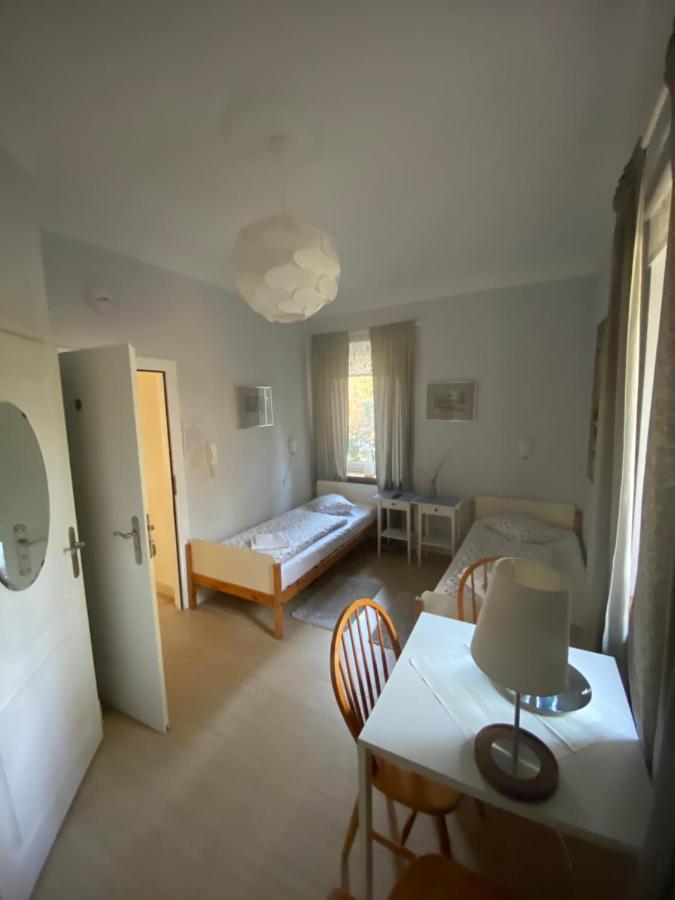 Krzysin Hotel Podkowa Lesna Bagian luar foto