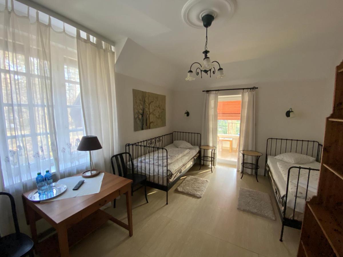 Krzysin Hotel Podkowa Lesna Bagian luar foto